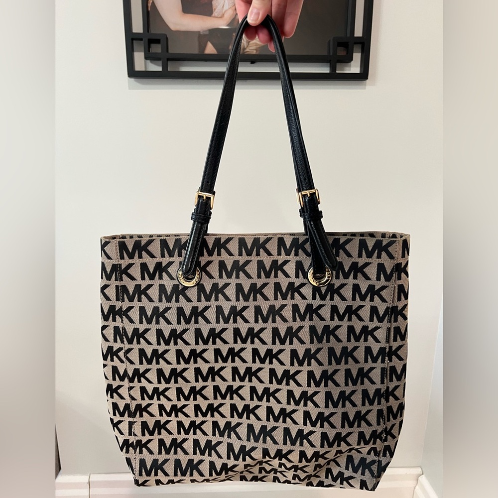 Michael Kors Jet Set Signature Black and Tan Jacquard Tote Bag
